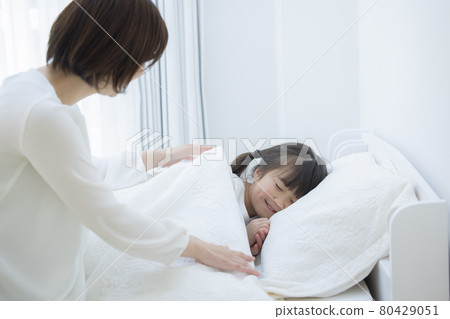 臥室女孩和媽媽 臥室女孩和媽媽 80429051