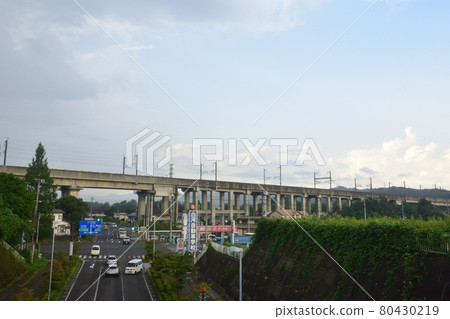 2020年夏季從福島站到東北本線新白川站的火車窗外風景 80430219