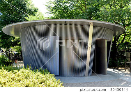 Jingu-dori Park Toilet Designed by Tadao Ando 80430544