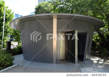安藤忠雄設計的神宮通公園廁所 80430545