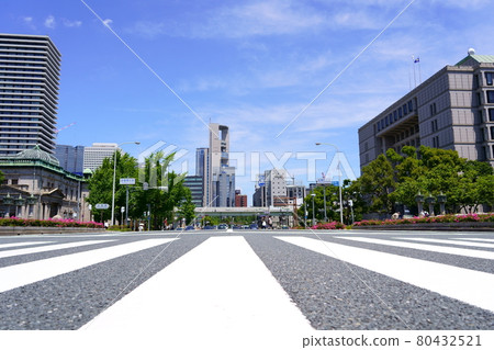 Looking north from Yodoyabashi intersection (Chuo-ku, Osaka) 80432521