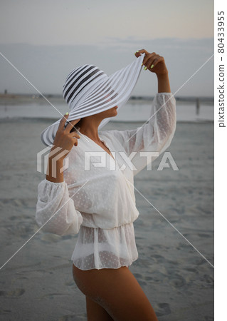 Stylish sensual woman in beachwear and hat 80433955