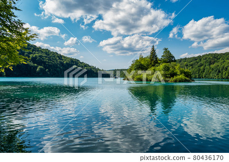 Beautiful landscape in the Plitvice Lakes National Park in Croatia 80436170