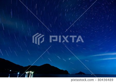 滿天星斗的天空和海角 80436489