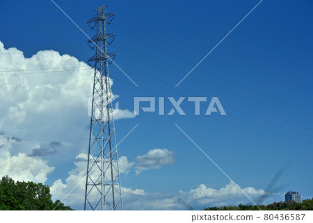 Cumulonimbus attacking the steel tower 80436587