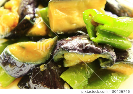 Eggplant and pepper salad 80436746