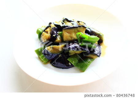 Eggplant and pepper salad 80436748