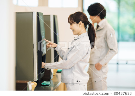 Work clothes staff drinking drinks at the cafeteria Photographing cooperation "LINK FOREST" Work clothes staff drinking drinks at the cafeteria Photographing cooperation "LINK FOREST" 80437653