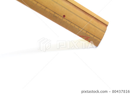 尺子角和紅色筆漬 80437816