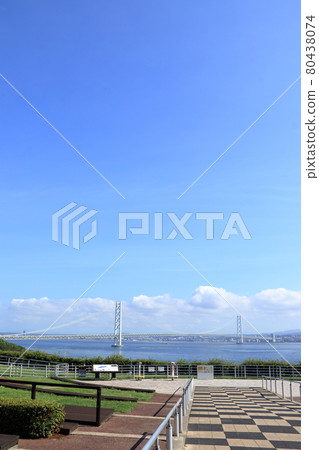 從淡路服務區看到的明石海峽大橋[兵庫縣] 80438074