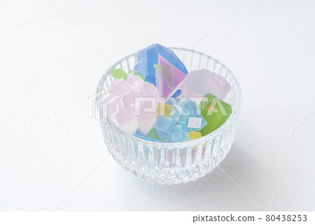 Transparent colorful amber sugar in a glass bowl, colorful gems, glitter 80438253