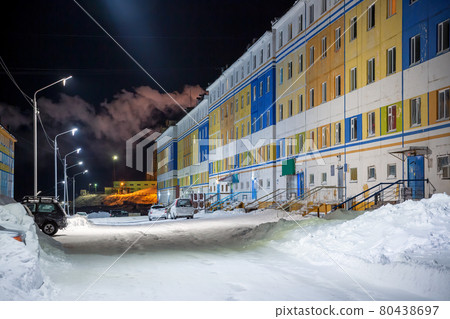 Snowy street of the northern city 80438697