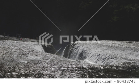 有遊客的吹割瀑布 / 群馬縣沼田市 有遊客的吹割瀑布 / 群馬縣沼田市 80438745