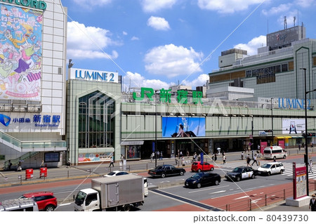 JR新宿站南口附近的風景 80439730