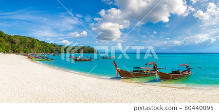 Traditional thai boat on Phi Phi Don 80440095