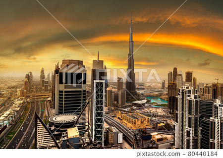 Aerial view of downtown Dubai 80440184