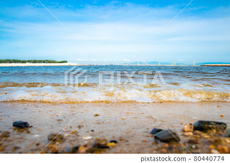 Look at the horizon Look at the horizon 80440774