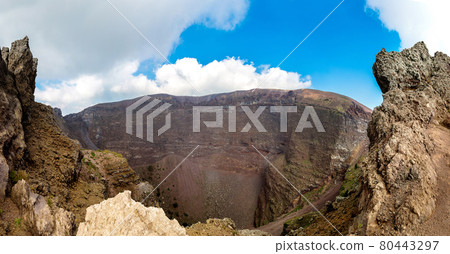 Vesuvius volcano crater 80443297