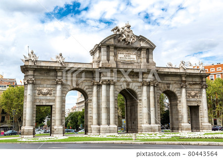 Puerta de Alcala in Madrid 80443564