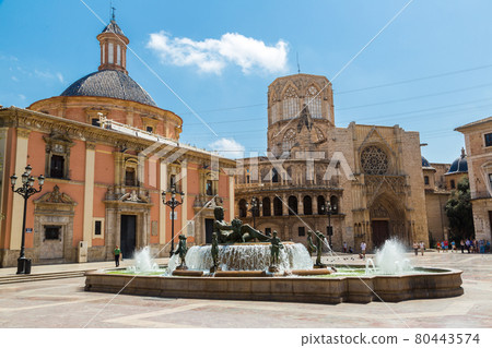 Fountain Rio Turia in Valencia Fountain Rio Turia in Valencia 80443574