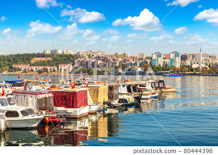 Harbour view in Canakkale, Turkey. 80444396