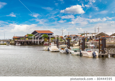 Oyster village in Arcachon Bay 80444595