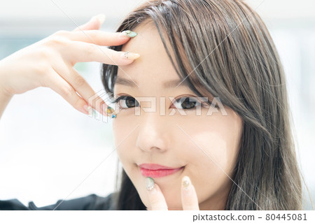 Young woman gazing Young woman gazing 80445081