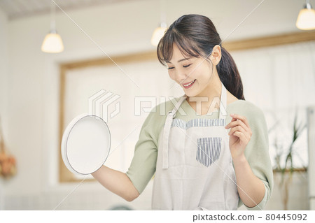 Female cuisine 80445092