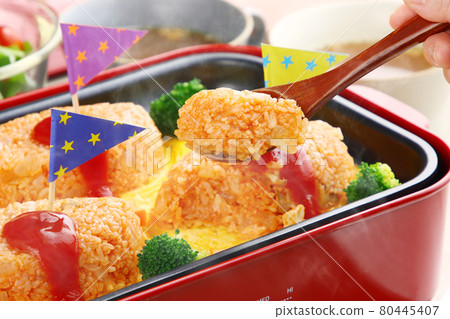 Omelette rice  80445407