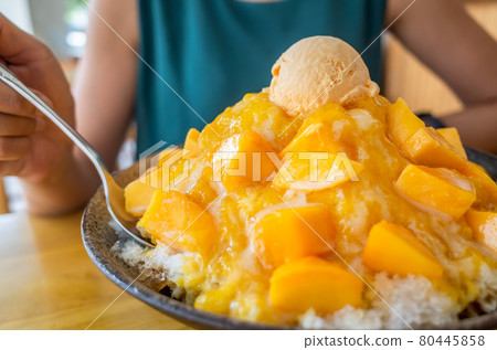 famous Taiwanese snacks of mango shaved ice famous Taiwanese snacks of mango shaved ice 80445858