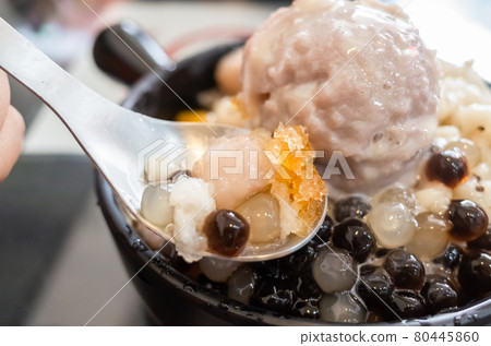 eating shaved ice with colorful dessert 80445860