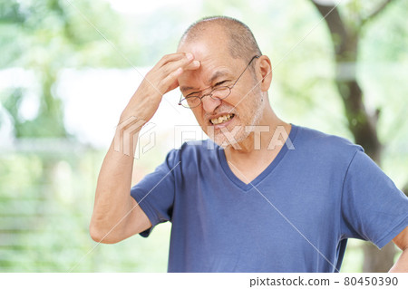 Frustrated elderly Frustrated elderly 80450390