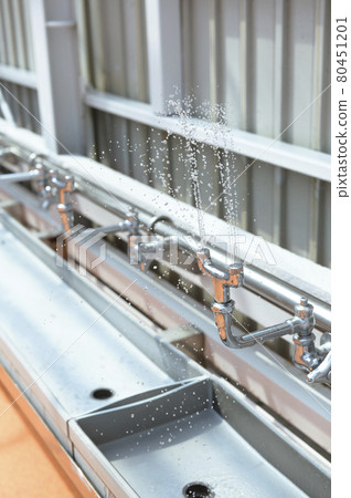 學校游泳池（洗眼水龍頭） 80451201