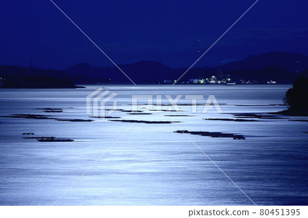 月光下的瀨戶內海 80451395