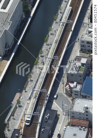 從東京晴空塔看:東武晴空塔線特快列車(特快兩毛) 從東京晴空塔看:東武晴空塔線特快列車(特快兩毛) 80451574