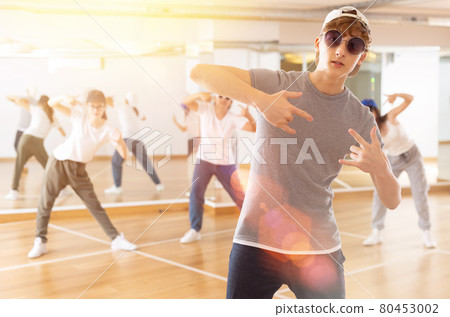 Portrait of teenager boy performing hip hop at group dance 80453002