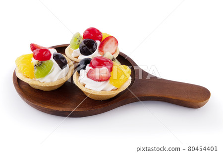 elicious fruit tart made with strawberries,grapes and kiwi. elicious fruit tart made with strawberries,grapes and kiwi. 80454401