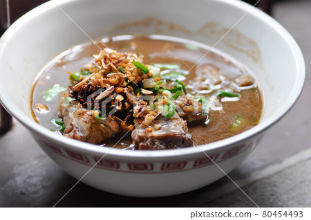 noodles, Chinese noodles or beef soup 80454493