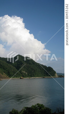 彌彥岬、海岸、日本海、藍天、積雨雲 80455162