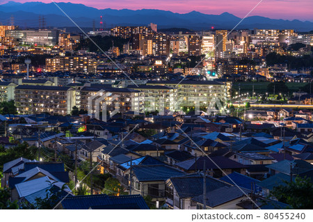 《Tokyo》 Night view of a residential area in the suburbs of Tokyo 80455240