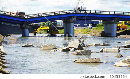 因大雨而倒塌的 Kisegawa Ohashi <13>(被沖毀的橋樑的基礎和修復工作) 因大雨而倒塌的 Kisegawa Ohashi <13>(被沖毀的橋樑的基礎和修復工作) 80455364