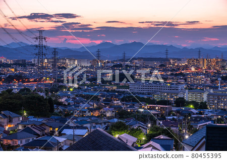 《Tokyo》 Night view of a residential area in the suburbs of Tokyo 80455395
