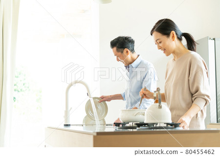 Middle couple kitchen lifestyle image 80455462