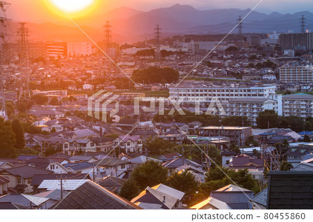 《Tokyo》 Twilight residential area, suburbs of Tokyo 80455860