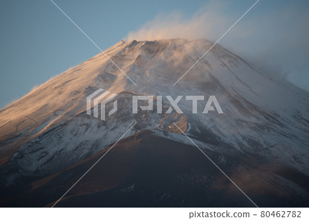 白雪皚皚的富士山 白雪皚皚的富士山 80462782