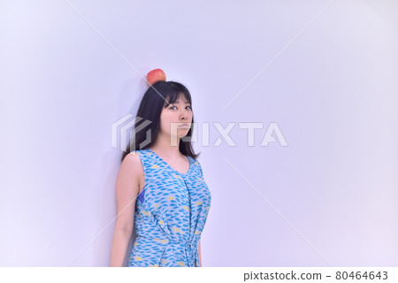 頭上有蘋果的女人 2 頭上有蘋果的女人 2 80464643