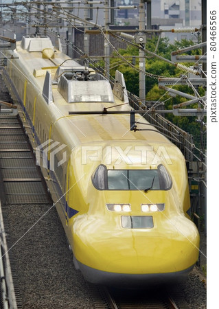 923 series yellow Shinkansen Doctor Yellow JR Central T4 train 80466566