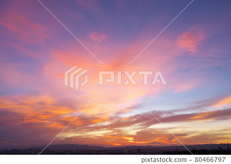 Co-starring light and shadow, cloud and light Co-starring light and shadow, cloud and light 80466797