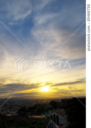Co-starring light and shadow, cloud and light Co-starring light and shadow, cloud and light 80466798