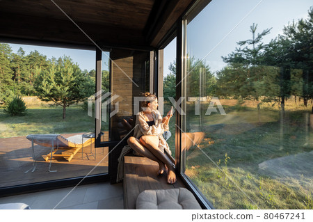 Woman enjoy nature at country house 80467241